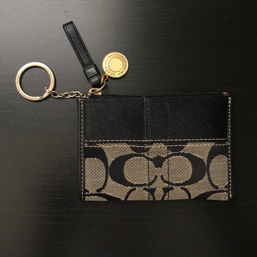 Coach keychain wallet. Great condition!